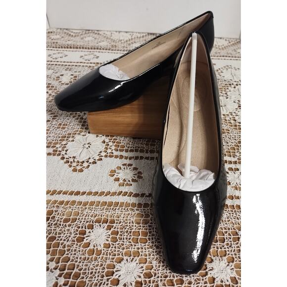 NWOT UNISA Black Man-Made Shiny Square Toe Flat Dress Shoes Size 7 1/2 M - Picture 2 of 6